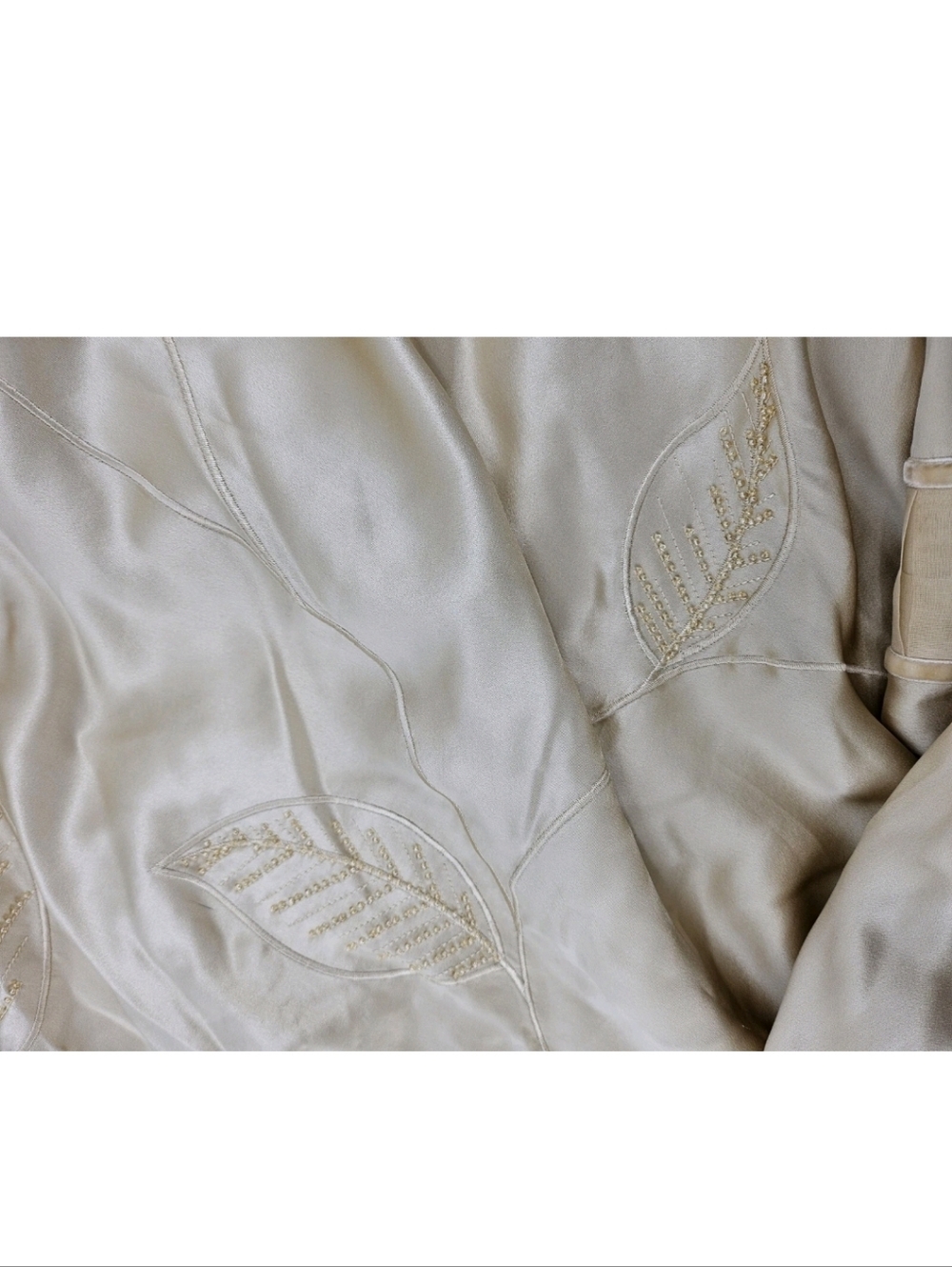 Kumi Kookoon Silk Leaves Embellishments Duvet Cover Beige/gold Queen 92x102 - Picture 3 of 15